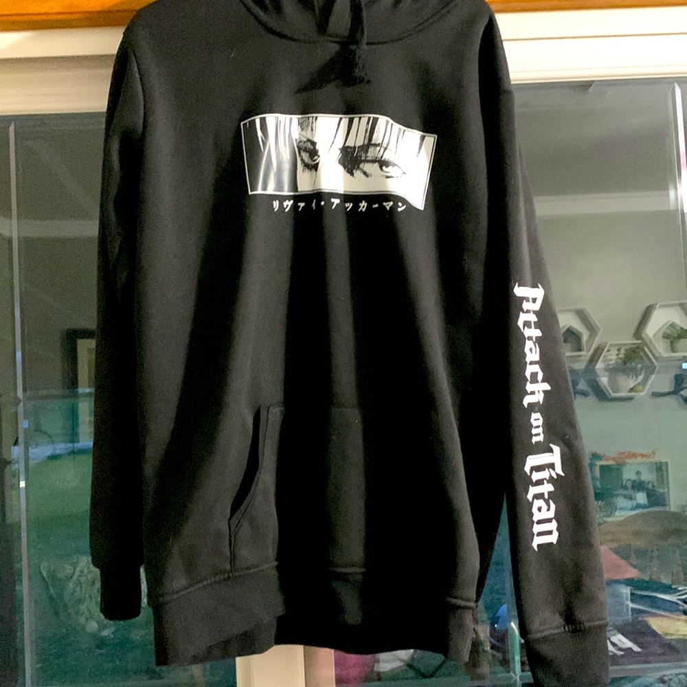 Attack on titans hoodie -never worn